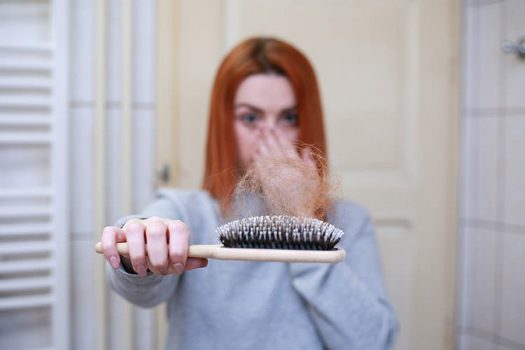 Caduta capelli donne rimedi naturali